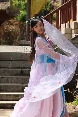 《穿越时空之灵格格》：清宫少女的现代逆袭！当格格爱上霸道总裁，上演爆笑穿越剧！